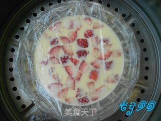 草莓牛奶炖蛋的做法步骤:7