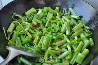 炝炒菠菜梗的做法步骤:5