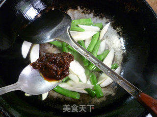 茭白梅豆炒猪肚的做法步骤：10