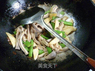 茭白梅豆炒猪肚的做法步骤：15