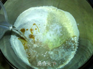 黑椒培根面包的做法步骤:2
