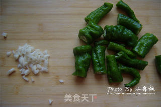 虎皮尖椒的做法步骤:2