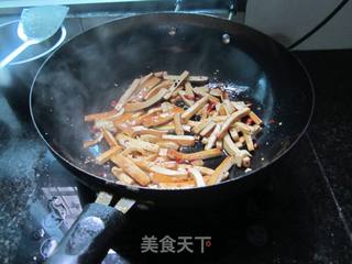 熏豆腐炒肉的做法步骤：2