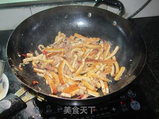 熏豆腐炒肉的做法步骤：5