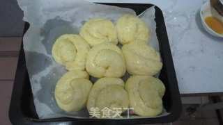 美味的早餐--芝麻奶香小餐包的做法步骤：9