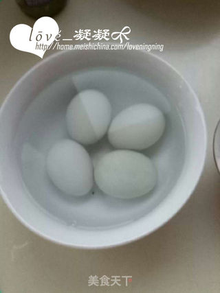 又腌咸鸭蛋咯!的做法步骤:4