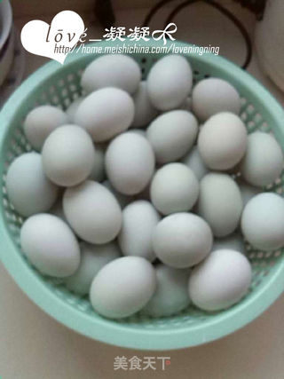 又腌咸鸭蛋咯!的做法步骤:2