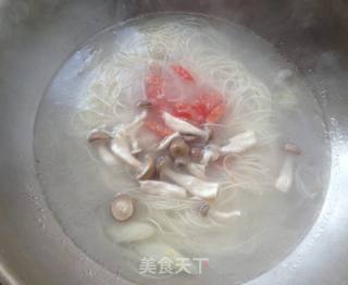鲜蔬骨汤面的做法步骤:7