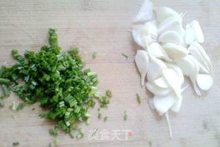 儿童、女性珍品——小虾焖豆腐的做法步骤:2