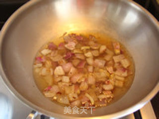 【洋葱胡萝卜浓汤】用剩余萝卜泥打造出美味汤羹的做法步骤:3