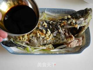 蒜香石斑鱼的做法步骤：12
