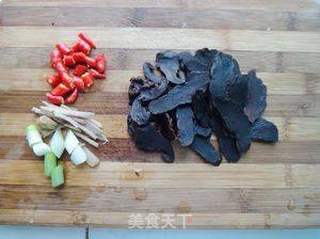 大头菜烧鱼尾的做法步骤:2