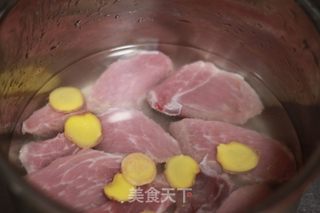 真正蓬松的肉松的做法步骤：1