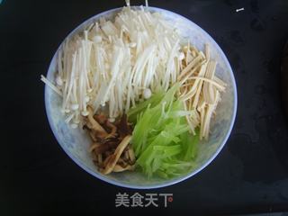 青笋金针菇汤的做法步骤：4