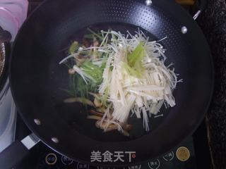 青笋金针菇汤的做法步骤：5