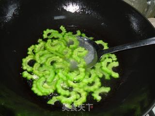 清热祛火——苦瓜豆腐汤的做法步骤：4