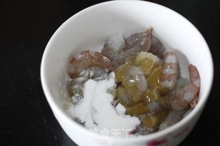 【茄汁虾仁蘑菇意面】的做法步骤：2