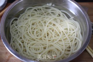 【茄汁虾仁蘑菇意面】的做法步骤：23