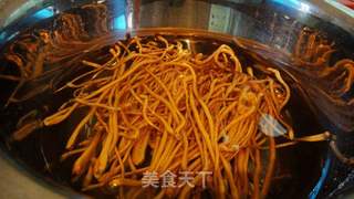 凉拌虫草花的做法步骤:2