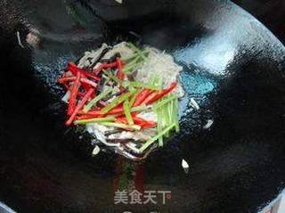 大头菜炒金针菇的做法步骤:6
