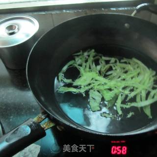 蛋丁白菜面的做法步骤：2