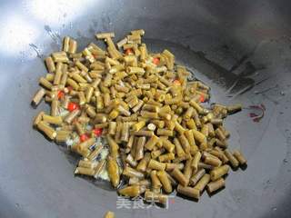 酸豆角炒虾米的做法步骤:6