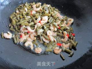 酸豆角炒虾米的做法步骤:10