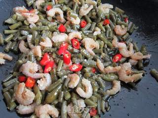 酸豆角炒虾米的做法步骤:11