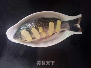 清蒸鲫鱼的做法步骤:2