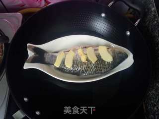 清蒸鲫鱼的做法步骤:3