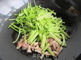 毛芹木耳肉打卤面的做法步骤:7