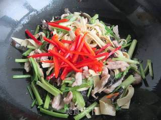 毛芹木耳肉打卤面的做法步骤:8