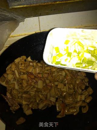 培根炒莜面的做法步骤:7