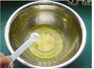 黑芝麻戚风蛋糕的做法步骤:7