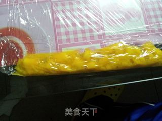 【闪闪惹人爱】金灿灿的——芒果卷的做法步骤:8