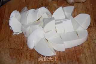 葱姜鳕鱼豆腐煲的做法步骤:3