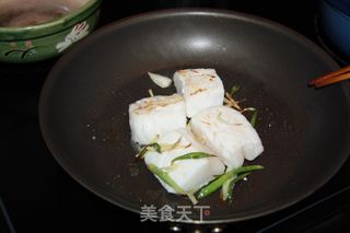 葱姜鳕鱼豆腐煲的做法步骤:5