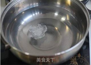 娇艳健康的罐头自己做,绝对视觉系——糖水草莓的做法步骤:2