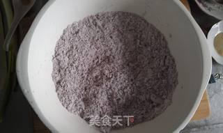 紫薯红枣“8”字卷的做法步骤:2