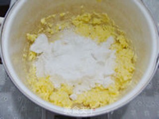 【抹茶蔓越莓饼干】忽觉青红入眼来的做法步骤:2