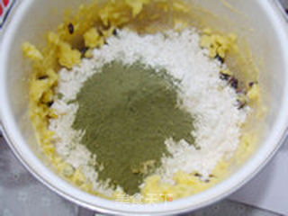 【抹茶蔓越莓饼干】忽觉青红入眼来的做法步骤:7