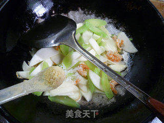 开洋茭白炒莴笋的做法步骤：14