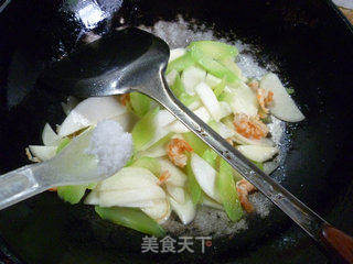 开洋茭白炒莴笋的做法步骤：13
