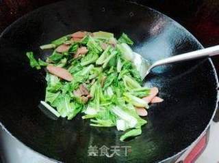 腊肉火腿肠炒白菜的做法步骤:6