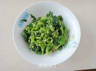 为肌肤钟爱一生——炸猪皮拌菠菜的做法步骤：7