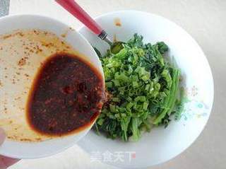 为肌肤钟爱一生——炸猪皮拌菠菜的做法步骤:8