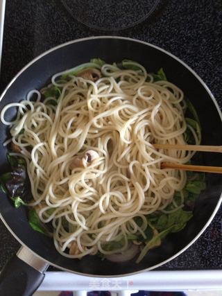 白酒海鲜意面的做法步骤:7
