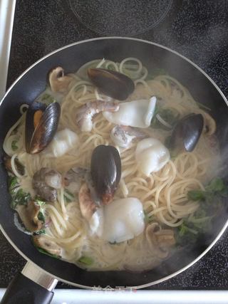 白酒海鲜意面的做法步骤:8