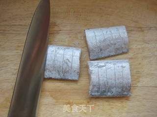 鲜美下饭好滋味:红烧带鱼的做法步骤:2