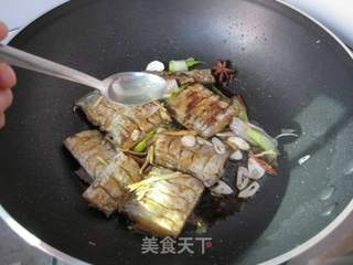 鲜美下饭好滋味:红烧带鱼的做法步骤:7